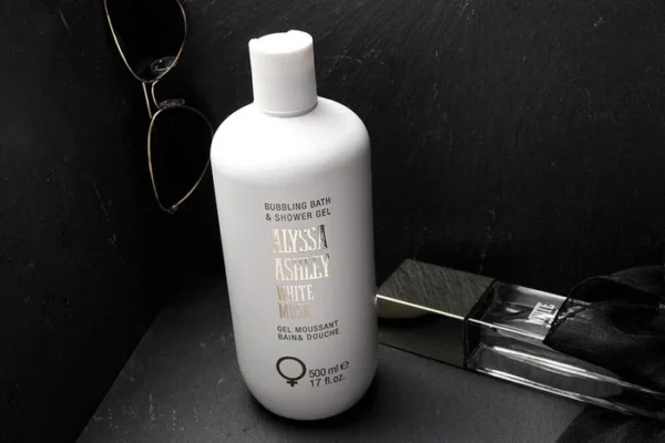 WHITE MUSK Bubbling Bath and Shower Gel 500ml